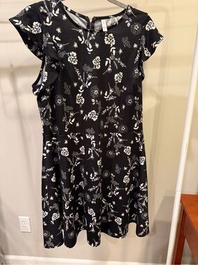 Xhilaration Black & White Floral Ruffle-Sleeve Mini Dress